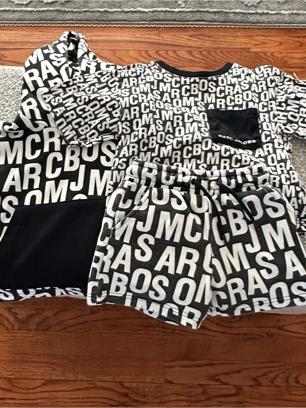 Little Marc Jacobs 2T 3-Piece Logo Outfit Set Sweatshirt T-Shirt Shorts